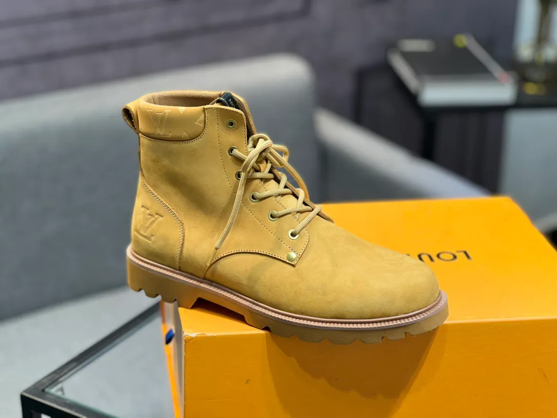 Men's shoes 💰900 L Home - the latest LV men's business casual boots, luxury and nobility are a must, all made of imported original first-layer cowhide, just to create a more comfortable wearing experience, ➕top imported water-dyed full cow lining, original high wear-resistant outsole! 👏👏 Size: Male 39-44; (38 45 46 customized)